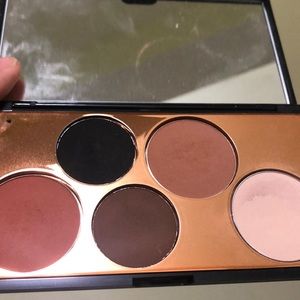 Elcie the minimalist eyeshadow palette